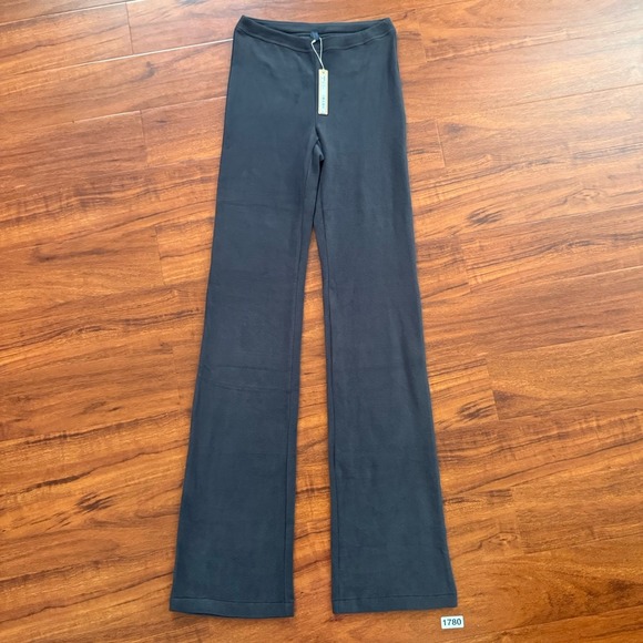 Skims Fleece Lounge Pants Back Logo Zip Pocket In Storm Sz Medium NWT $98 - Picture 1 of 16
